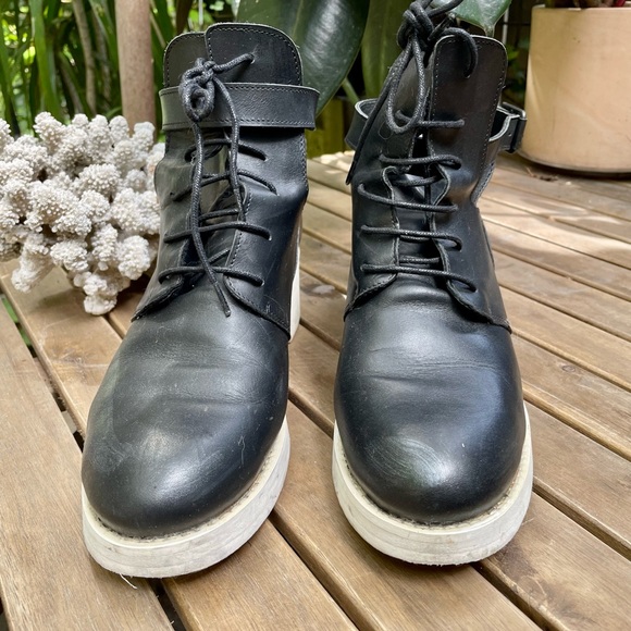 Topshop Leather laceup cut out booties - Picture 5 of 6